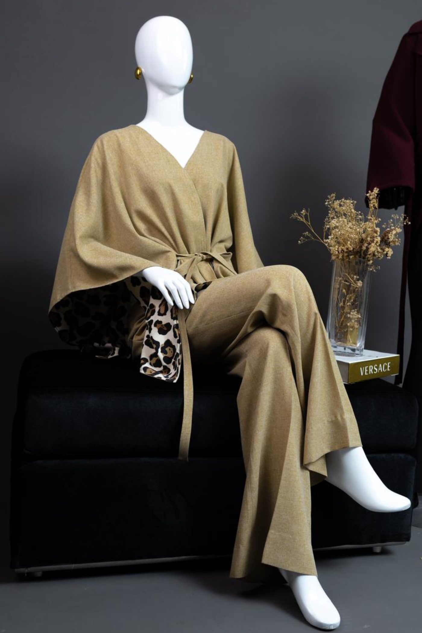 Reversible tie up cape & bell bottom pants